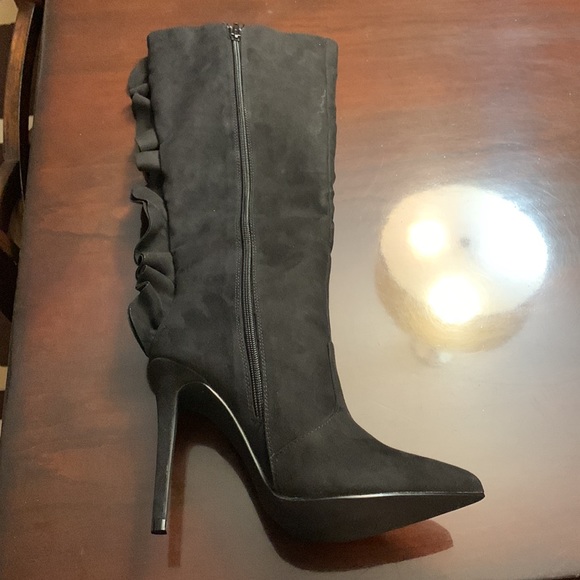 Boots - Picture 5 of 6